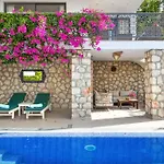 Stunning In With Pool And Sea Vistas *