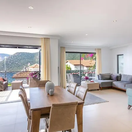 Stunning In With Pool And Sea Vistas *