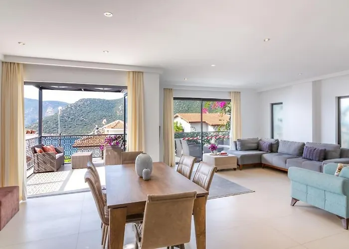Stunning In With Pool And Sea Vistas *