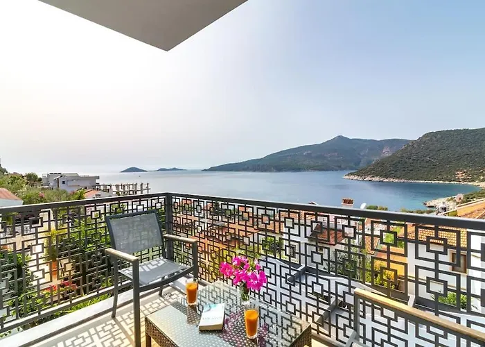 Stunning In With Pool And Sea Vistas كالكان