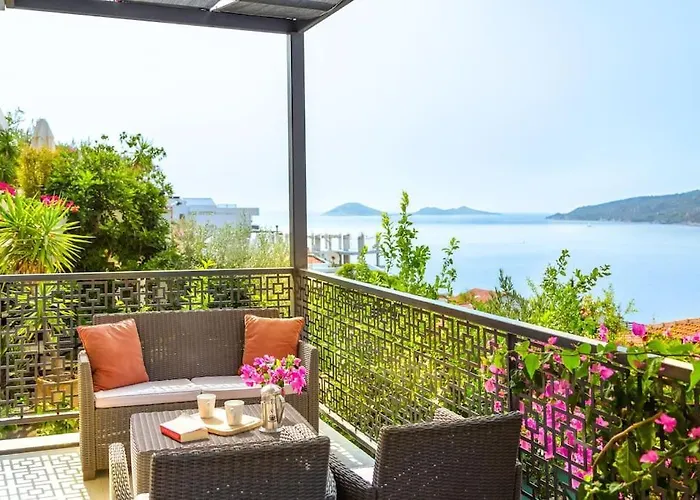 Stunning In With Pool And Sea Vistas *