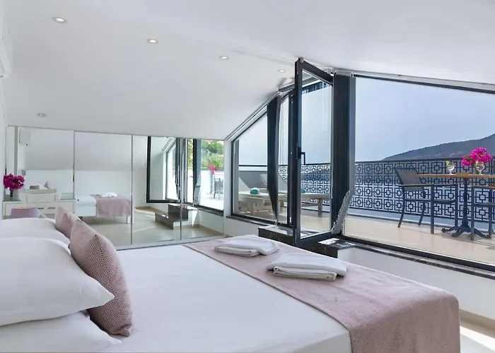Stunning In With Pool And Sea Vistas كالكان