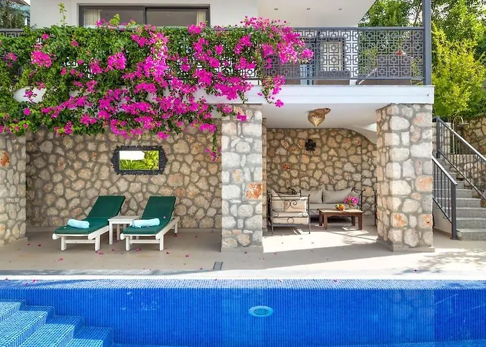 Stunning In With Pool And Sea Vistas *
